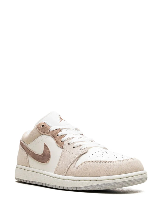 Air Jordan 1 Low Light Brown Sneakers