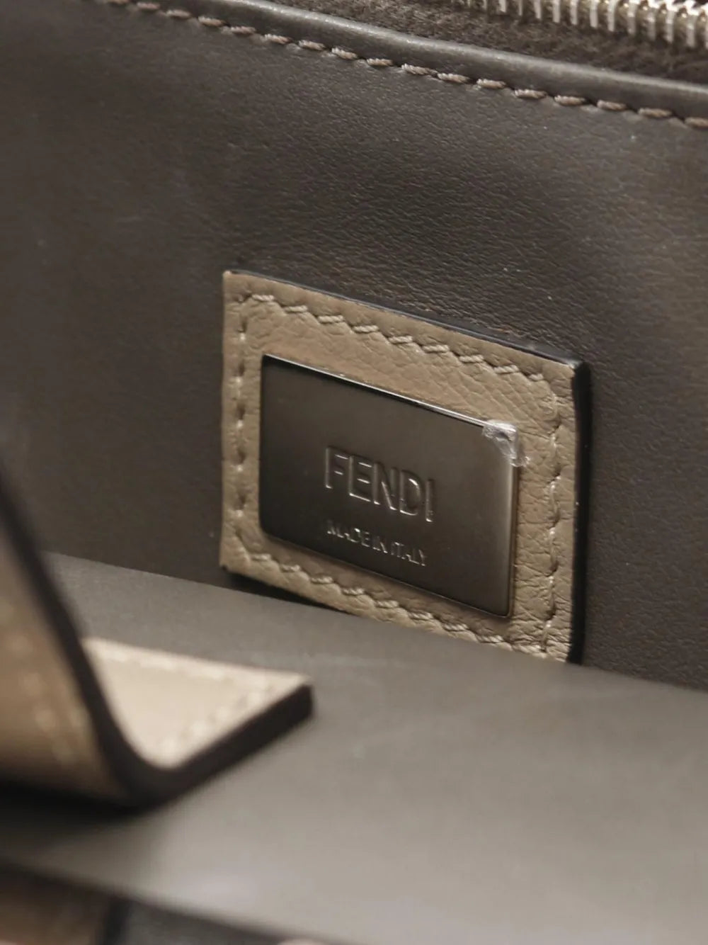 Pre-OwnedFendi Pre-Owned2000s Petit 2Jours leather handbag