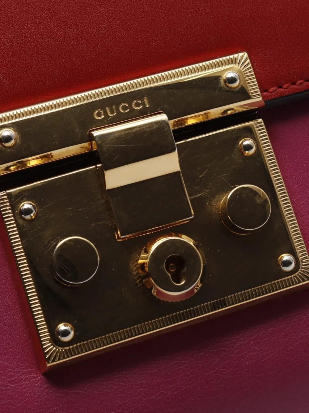 Pre-OwnedGucci Pre-Owned2010s Padlock Chain shoulder bag