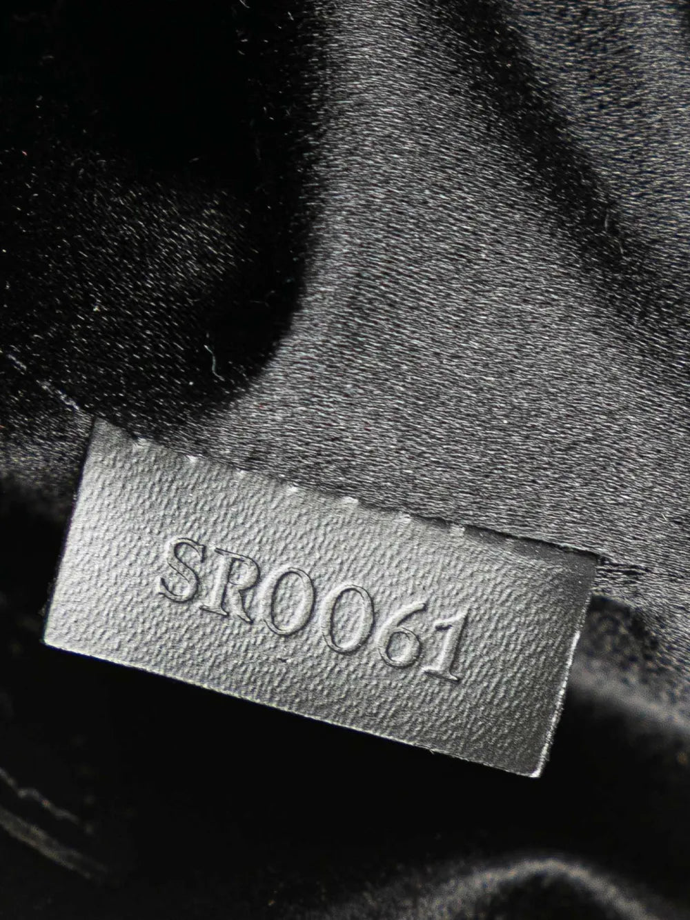 Pre-OwnedLouis Vuitton Pre-Owned2001 Monogram Mini Satin bucket bag