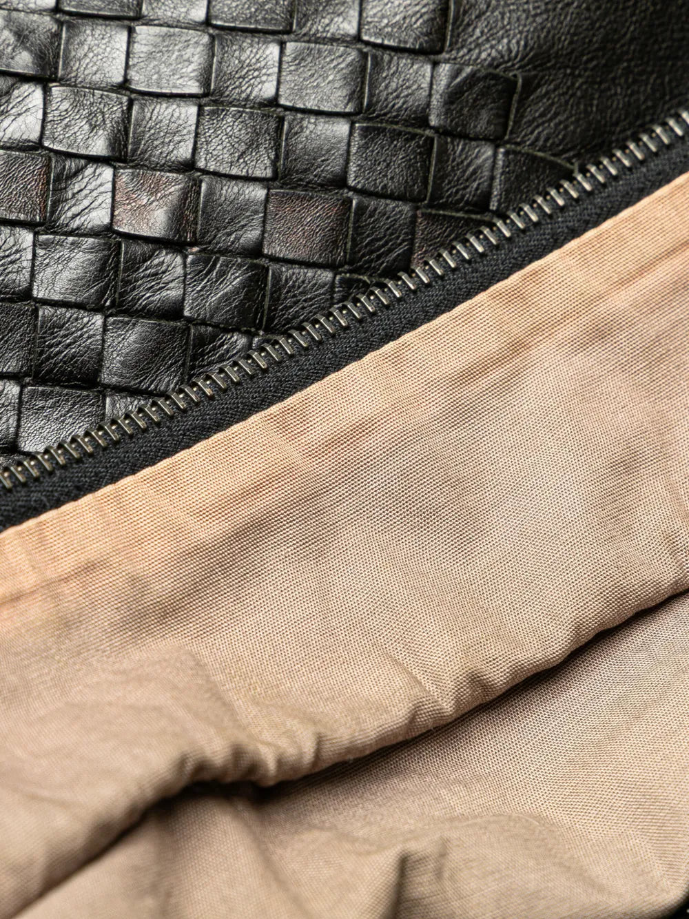 Pre-OwnedBottega Veneta Pre-Owned2012-2025 Intrecciato Trimmed Nappa crossbody bag