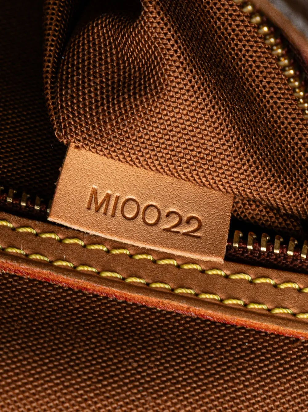 Pre-OwnedLouis Vuitton Pre-Owned2002 Monogram Mini Looping shoulder bag