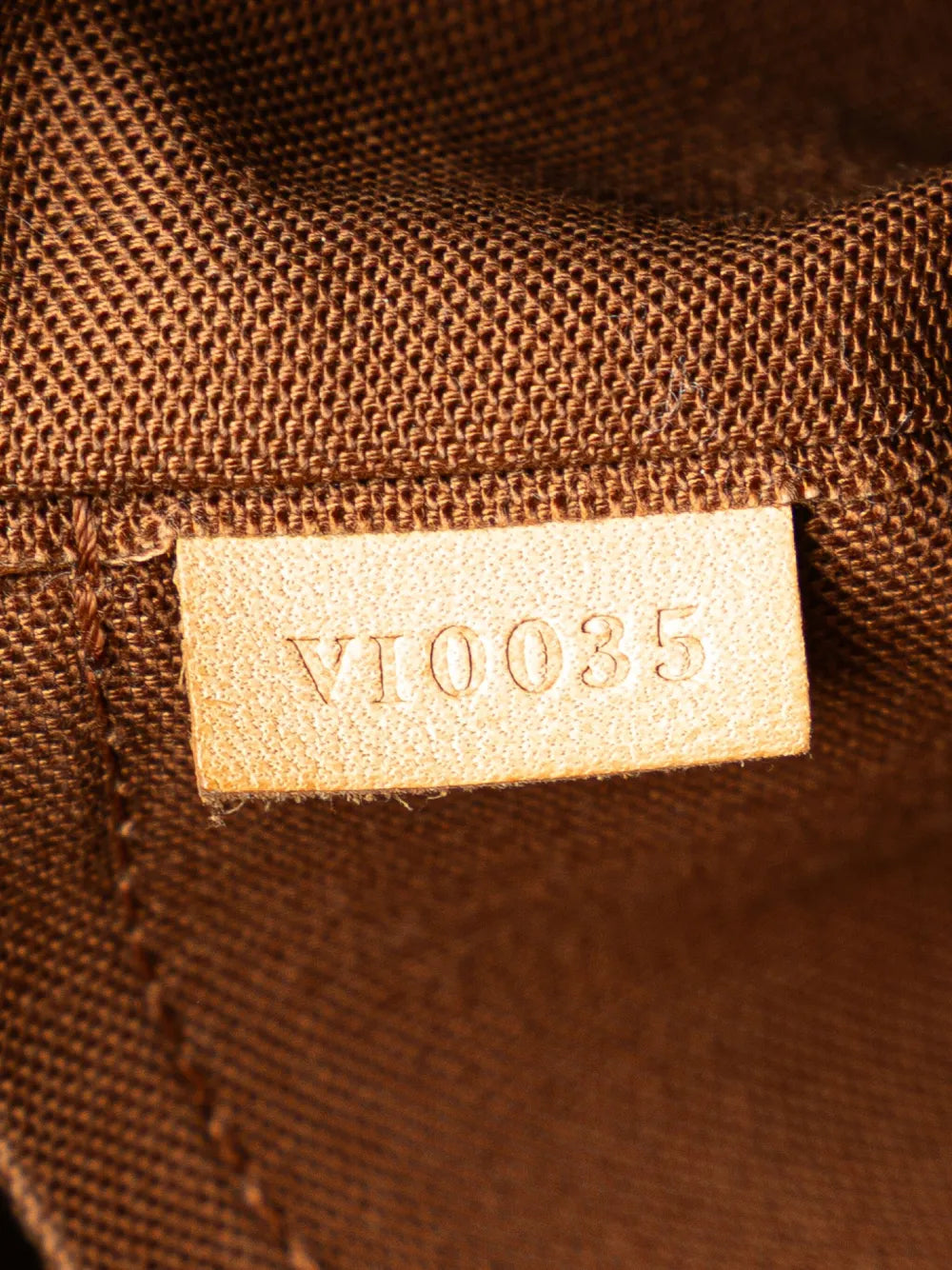 Pre-OwnedLouis Vuitton Pre-Owned2005 Monogram Batignolles Vertical PM handbag