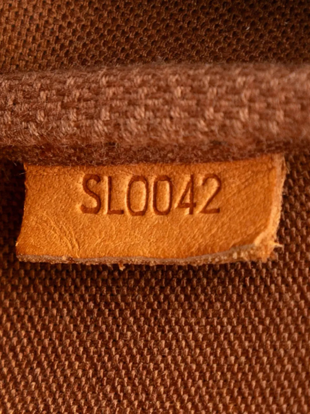 Pre-OwnedLouis Vuitton Pre-Owned2002 Monogram Pochette Accessoires shoulder bag