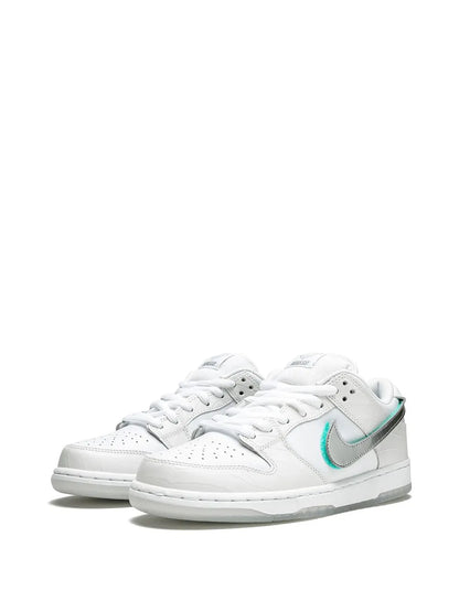 Nike X Diamond Supply Co. Sb Dunk Low Pro Og Qs White Sneakers floriamart.shop