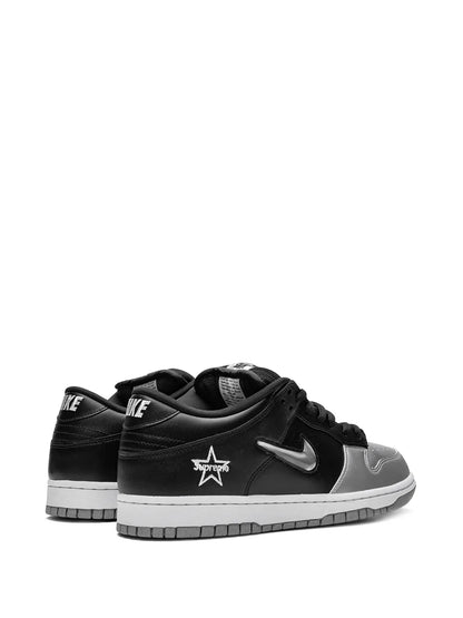 Nike X Supreme Sb Dunk Low Og Qs Jewel Swoosh Silver/Black Sneakers floriamart.shop