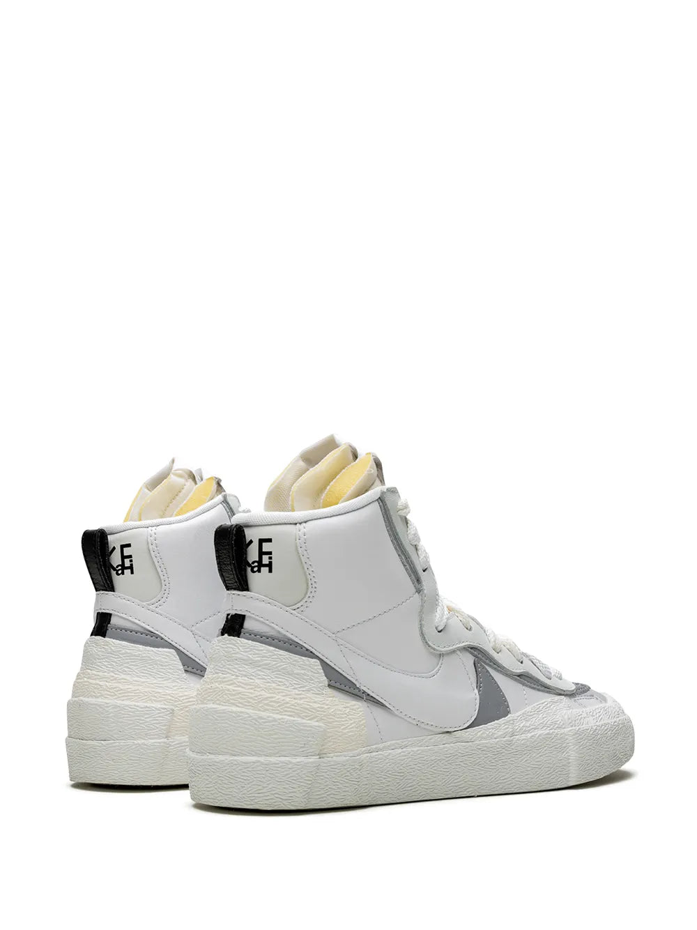 Nike X Sacai Blazer Mid Triple White Sneakers floriamart.shop