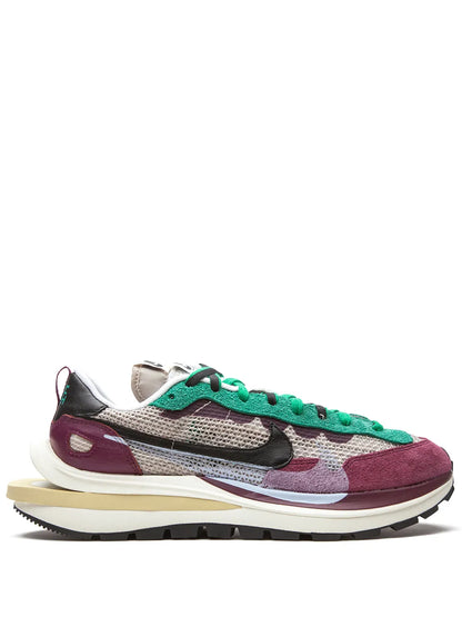 Nike X Sacai Vaporwaffle Villain Red/Neptune Green Sneakers floriamart.shop