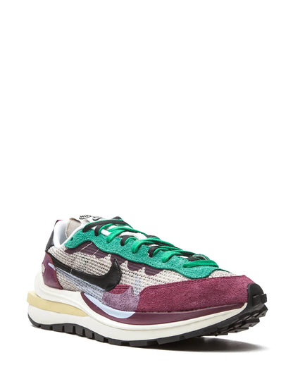 Nike X Sacai Vaporwaffle Villain Red/Neptune Green Sneakers floriamart.shop