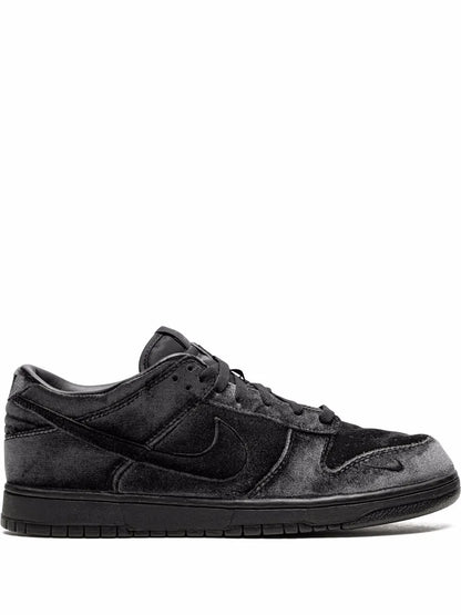 Nike X Dover Street Market Dunk Low Triple Black Velvet Sneakers floriamart.shop
