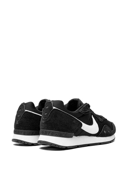 Nike Venture Runner Low-Top Sneakers floriamart.shop