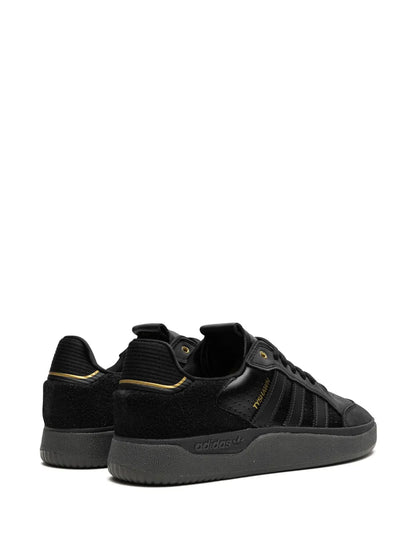 adidas Tyshawn Low Sneakers