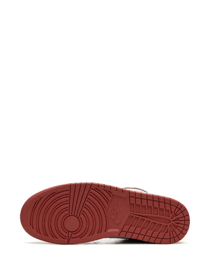 Air Jordan 1 Low Se Dune Red Sneakers
