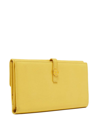 Pre-OwnedCHANEL Pre-Ownedleather CC flap wallet