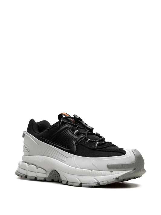 Nike Zoom Vomero 5 Roam Black/Light Silver Sneakers floriamart.shop