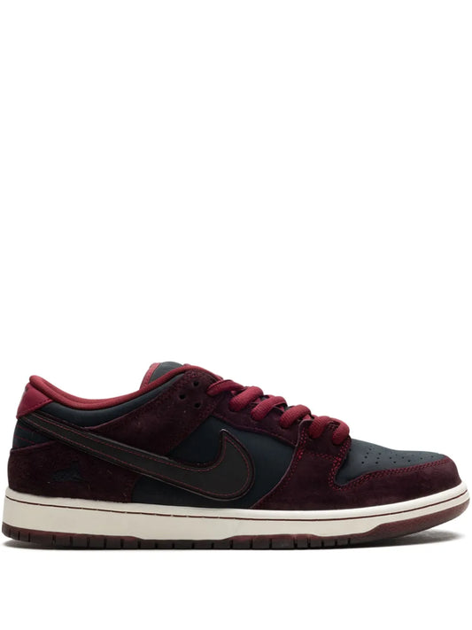 Nike X Riot Skateshop Sb Dunk Low Mahogany/Dark Beetroot/Team Red/Sail/Night Maroon Sneakers floriamart.shop