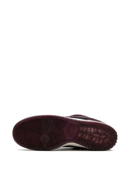 Nike X Riot Skateshop Sb Dunk Low Mahogany/Dark Beetroot/Team Red/Sail/Night Maroon Sneakers floriamart.shop