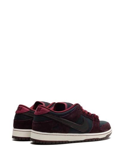 Nike X Riot Skateshop Sb Dunk Low Mahogany/Dark Beetroot/Team Red/Sail/Night Maroon Sneakers floriamart.shop