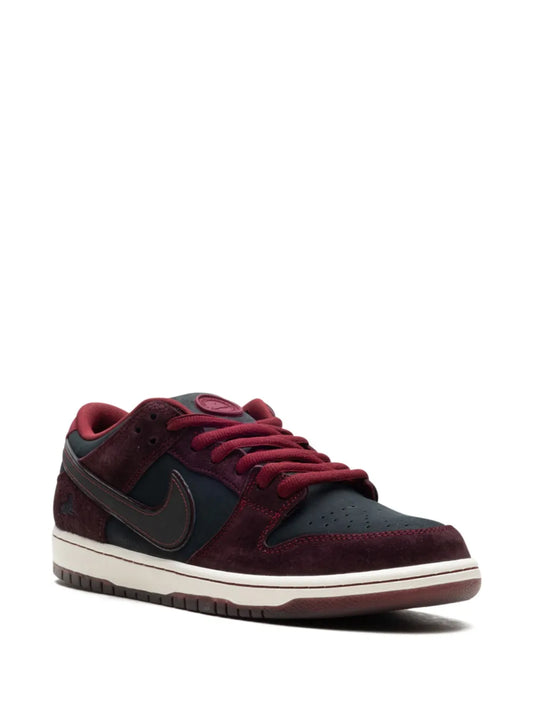Nike X Riot Skateshop Sb Dunk Low Mahogany/Dark Beetroot/Team Red/Sail/Night Maroon Sneakers floriamart.shop