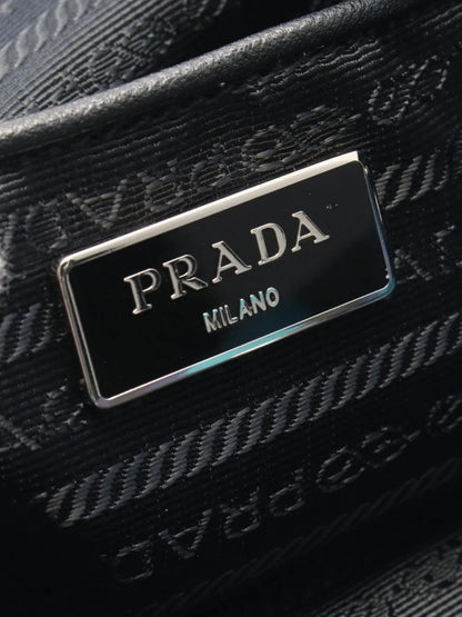 Pre-OwnedPrada Pre-Owned2000s Tessuto Camouflage backpack