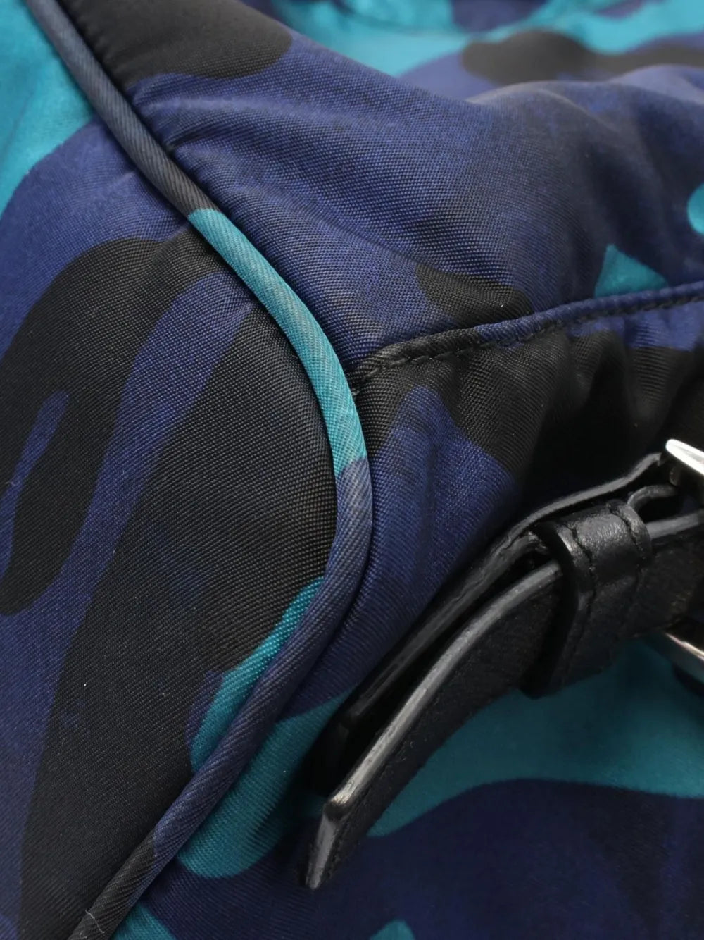 Pre-OwnedPrada Pre-Owned2000s Tessuto Camouflage backpack