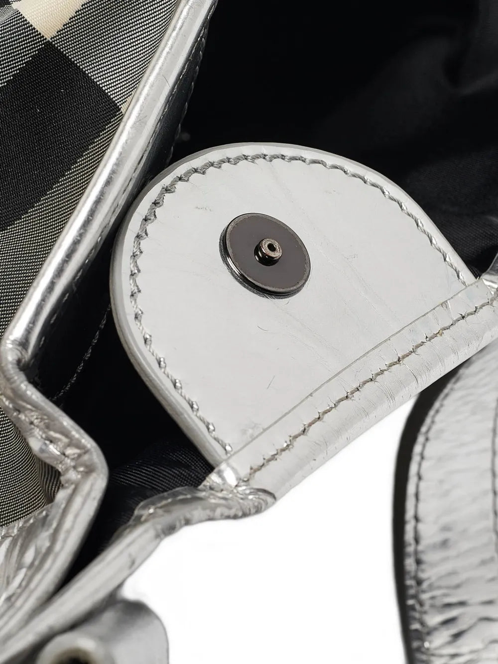 Pre-OwnedBurberry Pre-Ownedmedium Silver Beat Victoria tote bag
