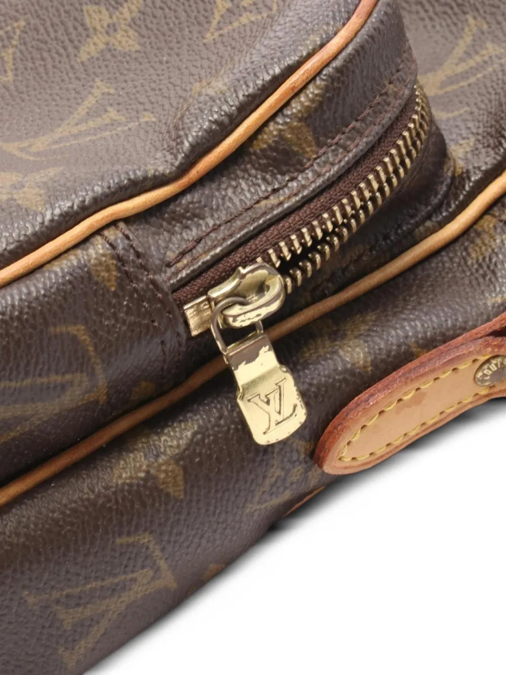 Pre-OwnedLouis Vuitton Pre-Owned2002 Amazon monogram shoulder bag floriamart.shop