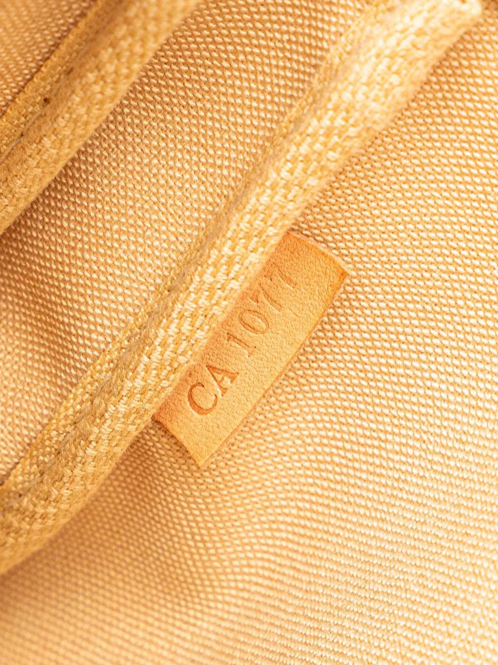 Pre-OwnedLouis Vuitton Pre-Owned2007 Damier Azur Pochette Accessoires shoulder bag