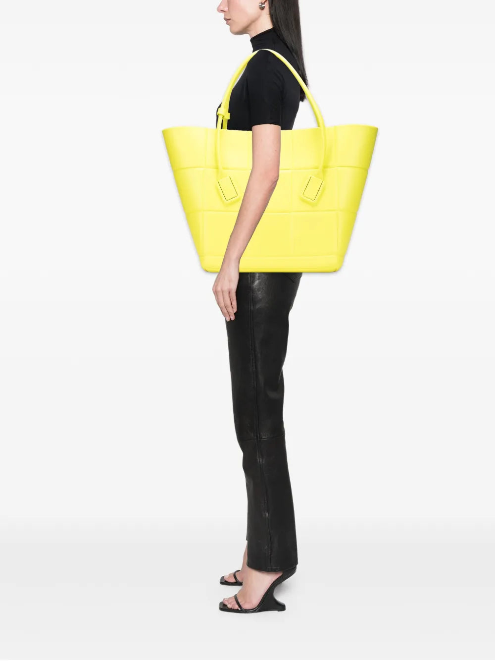 Pre-OwnedBottega Veneta Pre-Owned2012-2025 Medium Matte Rubber Arco tote bag
