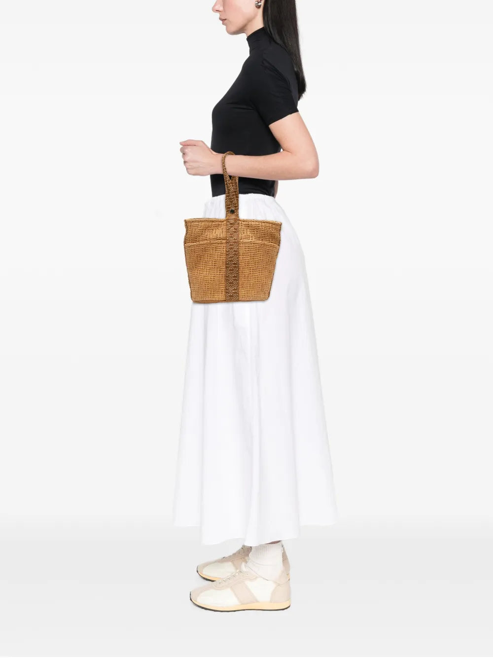Pre-OwnedHermre-Owned1990-2010 Woven Straw Saxo MM bucket bag