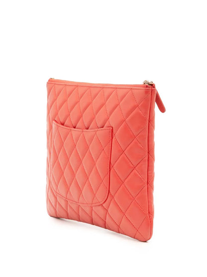 Pre-OwnedCHANEL Pre-Owned2016-2017 Medium Quilted Lambskin O Case clutch bag