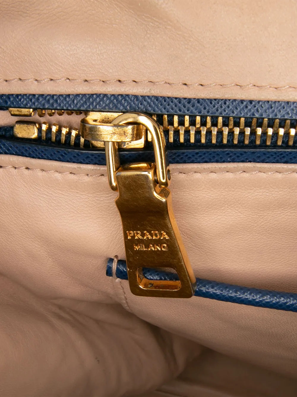 Pre-OwnedPrada Pre-Owned2000-2025 Bicolor Saffiano Lux Promenade Dome handbag