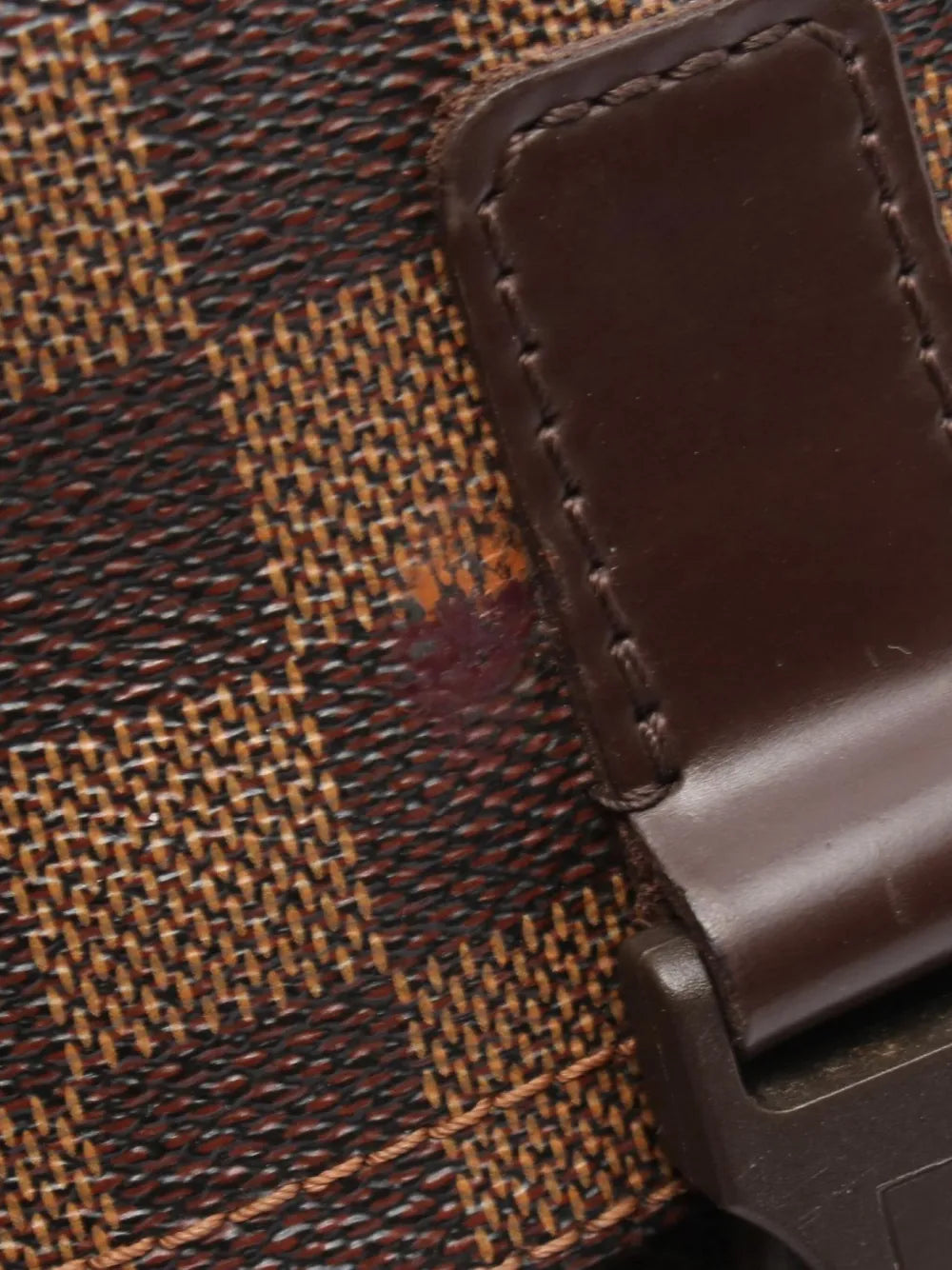 Pre-OwnedLouis Vuitton Pre-Owned2006 Pochette Melville crossbody bag