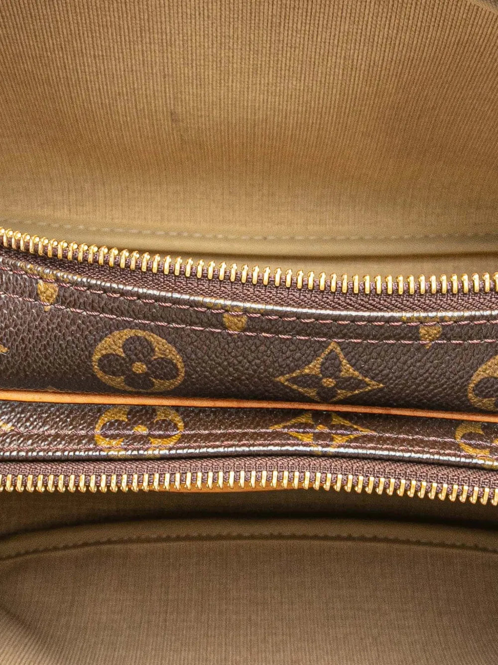 Pre-OwnedLouis Vuitton Pre-Owned2007 Monogram Reporter PM crossbody bag