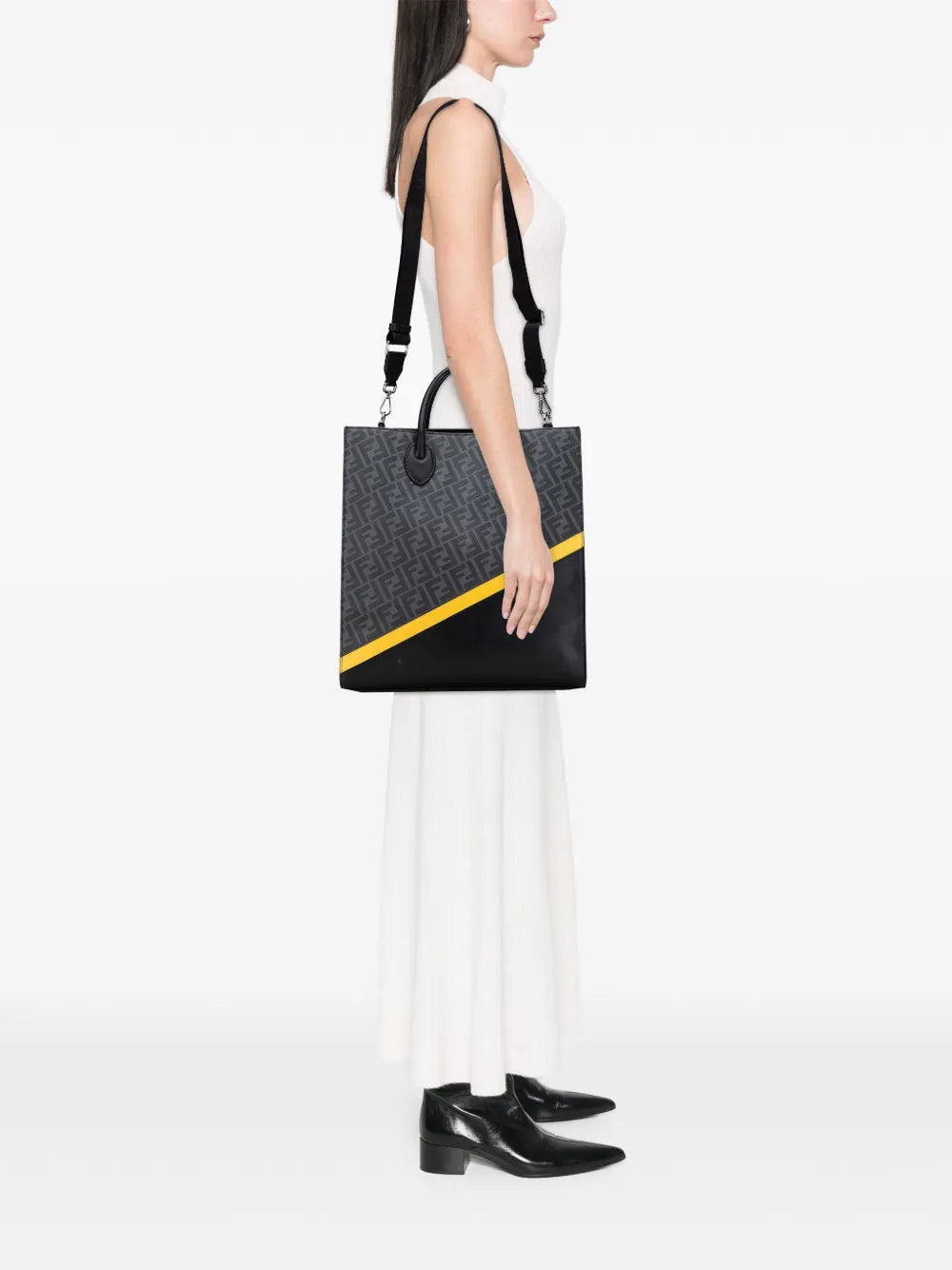Pre-OwnedFendi Pre-Owned2010-2025 Zucca Coated Canvas Diagonal Shopping Tote satchel