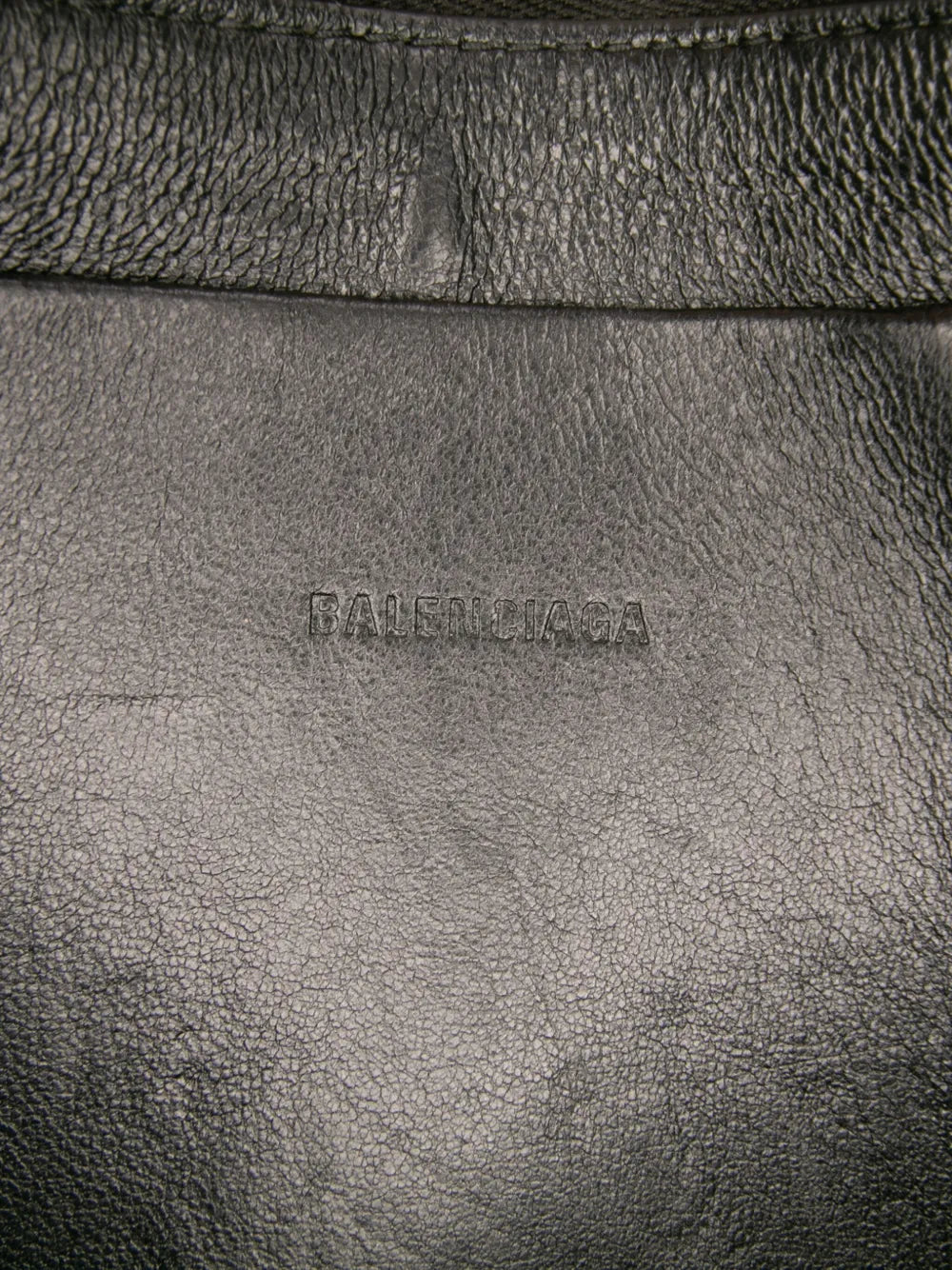 Pre-OwnedBalenciaga Pre-Owned2008 Pebbled Leather Neo Classic City Pouch crossbody bag