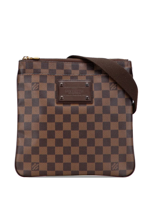 Pre-OwnedLouis Vuitton Pre-Owned2010 Damier Ebene Brooklyn Pochette crossbody bag