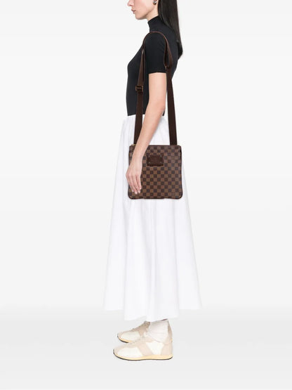 Pre-OwnedLouis Vuitton Pre-Owned2010 Damier Ebene Brooklyn Pochette crossbody bag