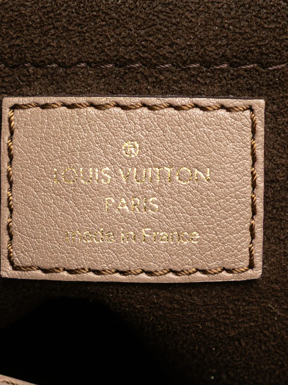 Pre-OwnedLouis Vuitton Pre-Owned1990-2025 Monogram Mahina Solar PM shoulder bag