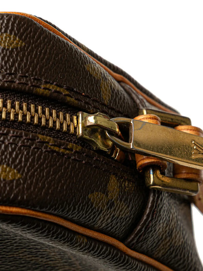Pre-OwnedLouis Vuitton Pre-Owned2002 Monogram Pochette Cite shoulder bag