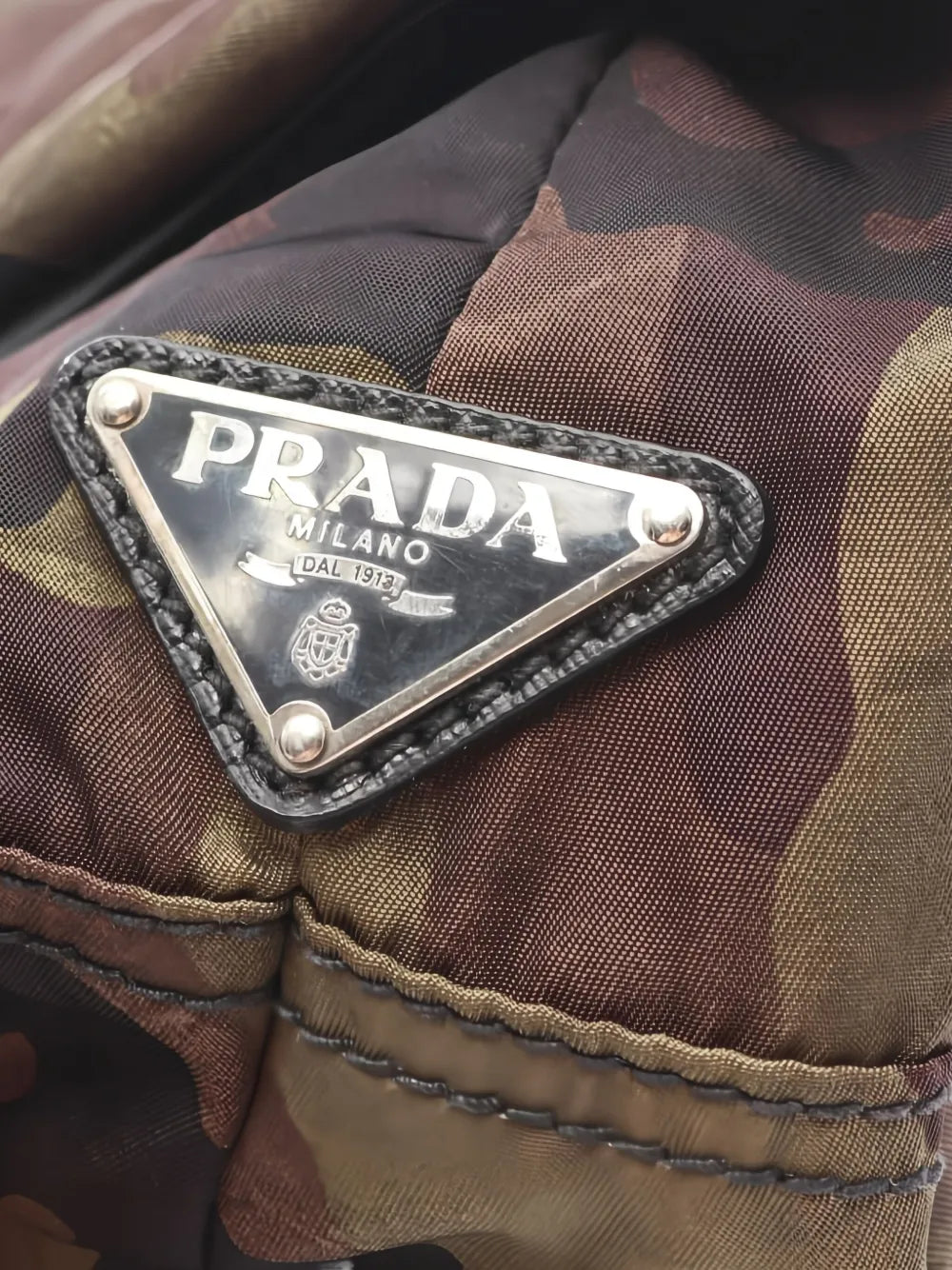Pre-OwnedPrada Pre-Owned2010s camouflage buckle cross body bag