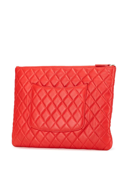Pre-OwnedCHANEL Pre-Owned2016-2017 Large Quilted Lambskin O Case clutch bag