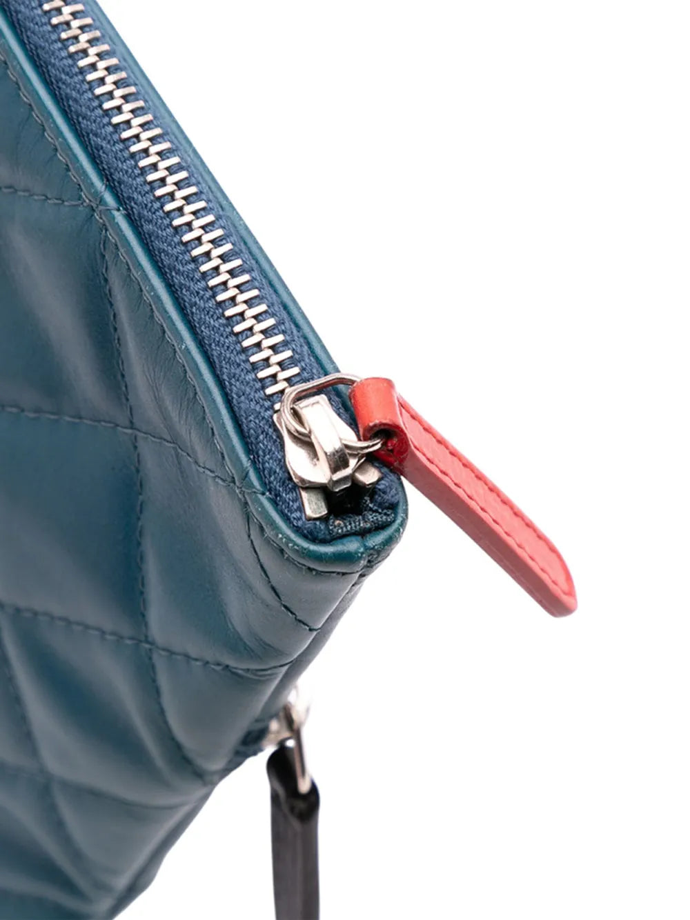 Pre-OwnedCHANEL Pre-Owned2013-2014 CC Quilted Lambskin Multi Zip clutch bag