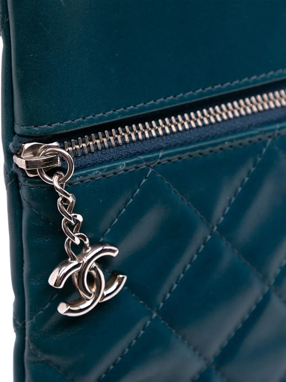 Pre-OwnedCHANEL Pre-Owned2013-2014 CC Quilted Lambskin Multi Zip clutch bag
