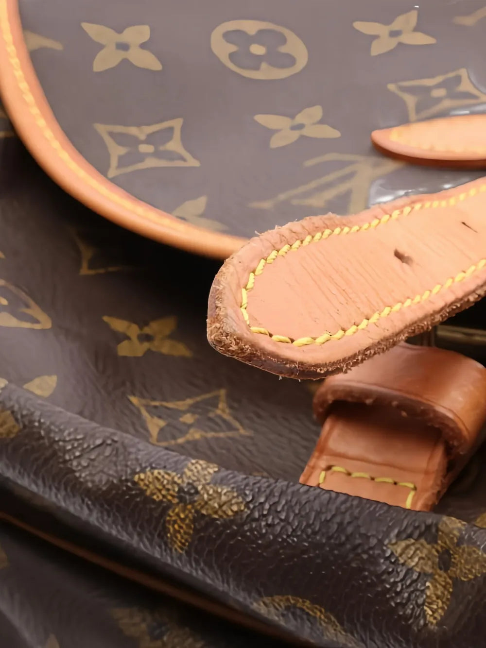 Pre-OwnedLouis Vuitton Pre-Owned1994 Saumur 30 shoulder bag