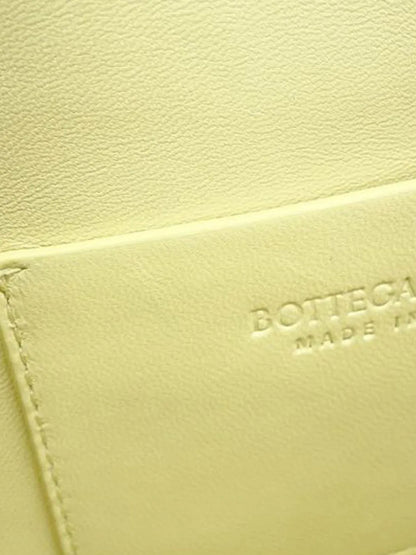 Pre-OwnedBottega Veneta Pre-Owned2010-2025 Large Leather Beak crossbody bag