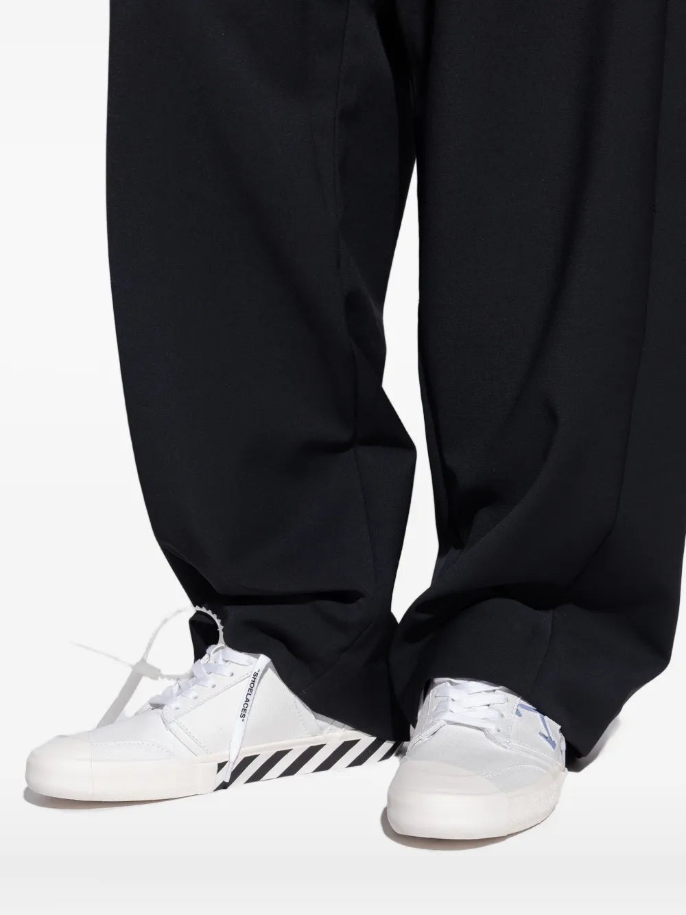 Off-White Arrow Stripe Sneakers floriamart.shop