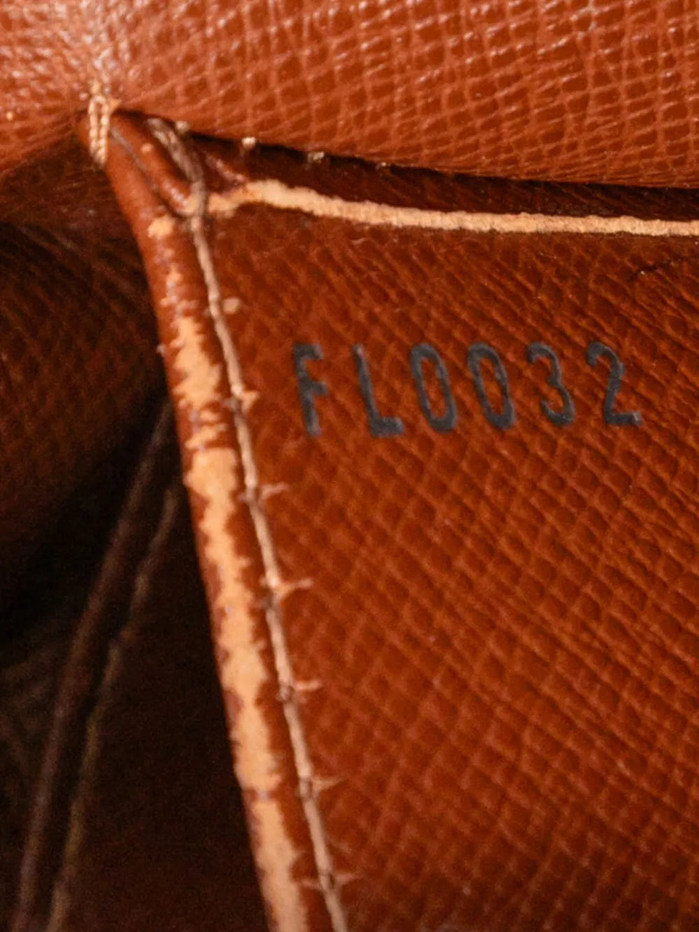 Pre-OwnedLouis Vuitton Pre-Owned2002 Monogram Cite MM shoulder bag