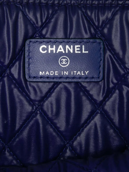 Pre-OwnedCHANEL Pre-Owned2015-2016 Medium Quilted Lambskin O Case clutch bag