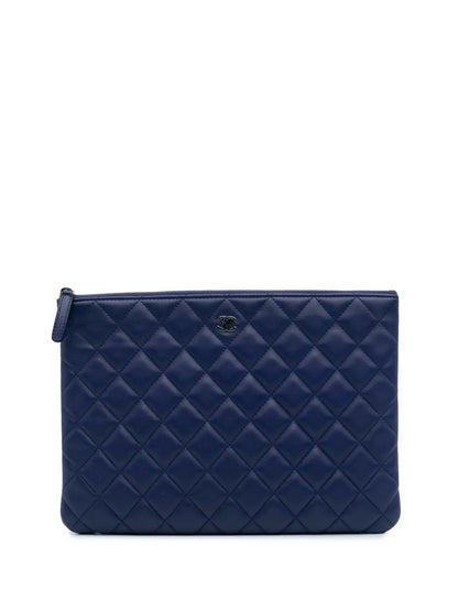 Pre-OwnedCHANEL Pre-Owned2015-2016 Medium Quilted Lambskin O Case clutch bag